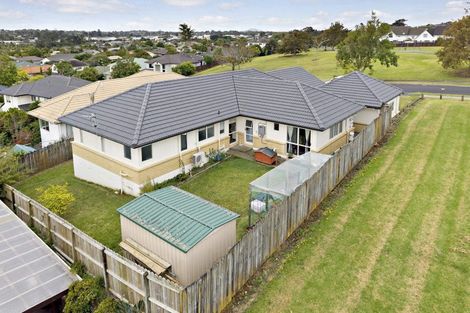 Photo of property in 24 Corta Bella Place, Golflands, Auckland, 2013