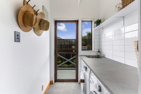 Photo of property in 2/9 London Street, Te Atatu Peninsula, Auckland, 0610