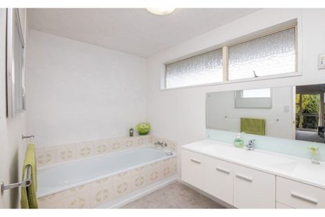 Photo of property in 28 Westmont Street, Ilam, Christchurch, 8041