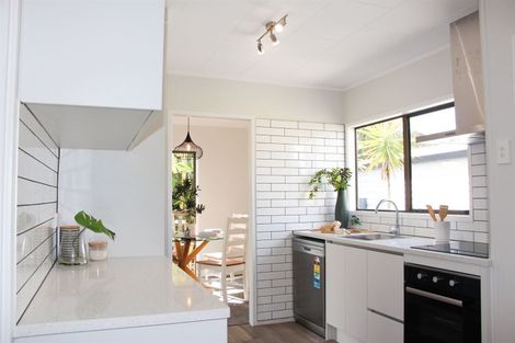 Photo of property in 70 Hutchinsons Road, Bucklands Beach, Auckland, 2014