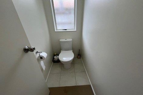 Photo of property in 28 Craigavon Drive, East Tamaki, Auckland, 2013