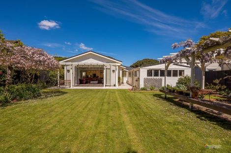 Photo of property in 25 Hinau Street, Woburn, Lower Hutt, 5010