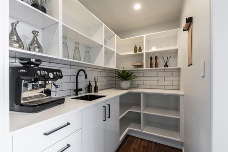 Photo of property in 33 Hogan Road, Cambridge, 3493