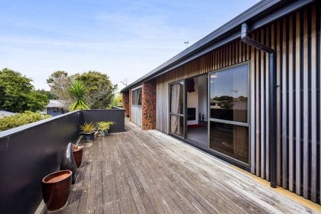 Photo of property in 76 Heta Road, Highlands Park, New Plymouth, 4312