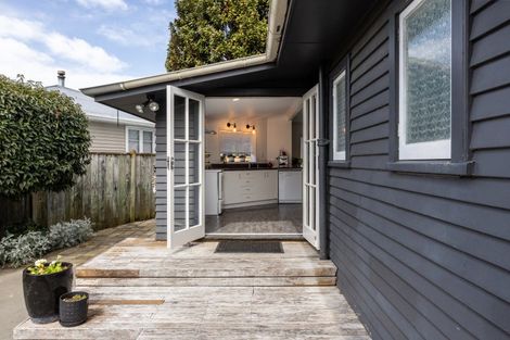 Photo of property in 72 Te Aute Road, Havelock North, 4130