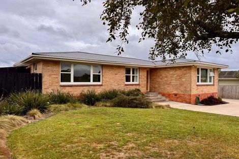 Photo of property in 16 Booth Crescent, Tuakau, 2121