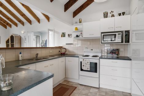 Photo of property in 10 Amokura Street, Waikanae, 5036