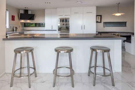 Photo of property in 9 Inverness Lane, Redcliffs, Christchurch, 8081