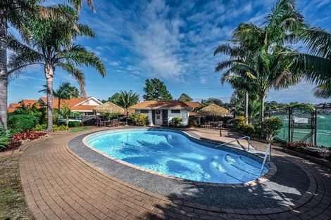 Photo of property in 26 Gillett Place, Botany Downs, Auckland, 2014