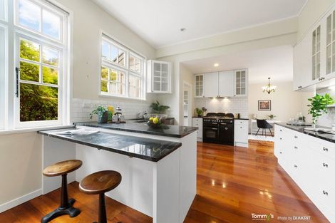 Photo of property in 9 Wadestown Road, Wadestown, Wellington, 6012