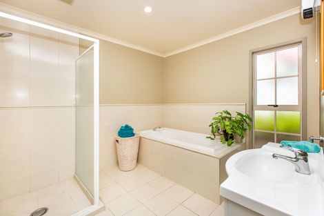 Photo of property in 18 Roderick Place, Rototuna, Hamilton, 3210