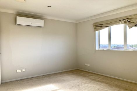 Photo of property in 16 Midhurst Avenue, Henderson, Auckland, 0612