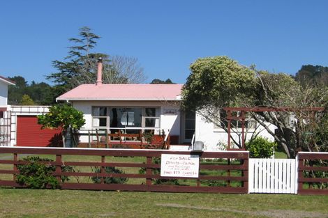 Photo of property in 20 Banks Street, Cooks Beach, Whitianga, 3591