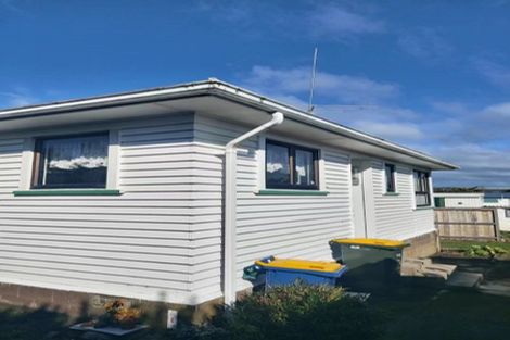 Photo of property in 72 Sylvan Crescent, Te Atatu South, Auckland, 0610