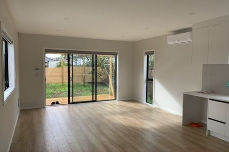 Photo of property in 5a Tawa Road, Te Atatu Peninsula, Auckland, 0610