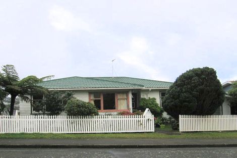 Photo of property in 5 Archbold Street, Newlands, Wellington, 6037
