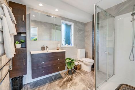 Photo of property in 19 Esther Place, Red Beach, 0932