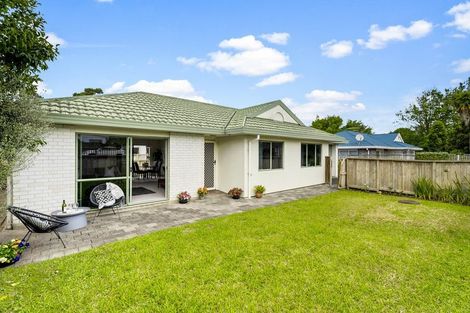 Photo of property in 1/919 Whangaparaoa Road, Manly, Whangaparaoa, 0930