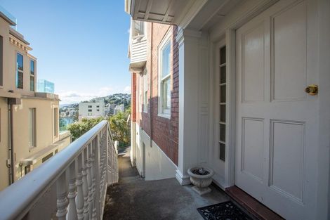Photo of property in 2/17 Oriental Terrace, Oriental Bay, Wellington, 6011