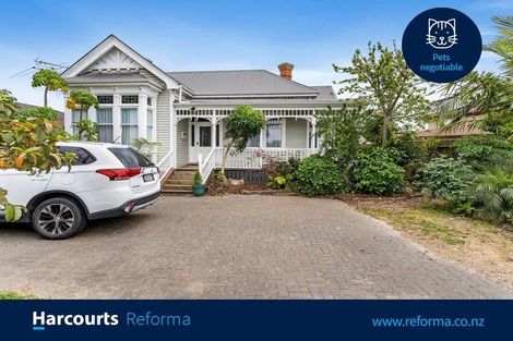 Photo of property in 140 Coronation Road, Mangere Bridge, Auckland, 2022