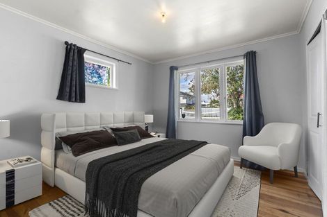 Photo of property in 6 Grainger Road, Te Atatu South, Auckland, 0610