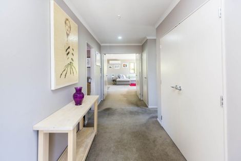 Photo of property in 6 Mcewen Crescent, Riverstone Terraces, Upper Hutt, 5018