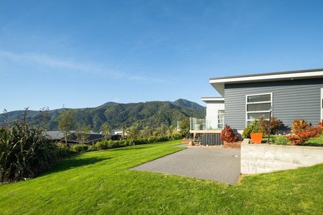 Photo of property in 33 Harbour View Heights, Picton, 7220