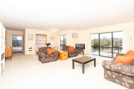 Photo of property in 61 Grosvenor Gardens, Flagstaff, Hamilton, 3210