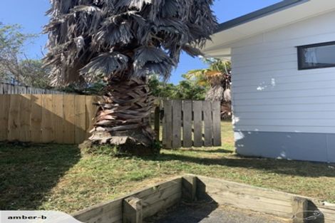 Photo of property in 18 Loughanure Place, Massey, Auckland, 0614