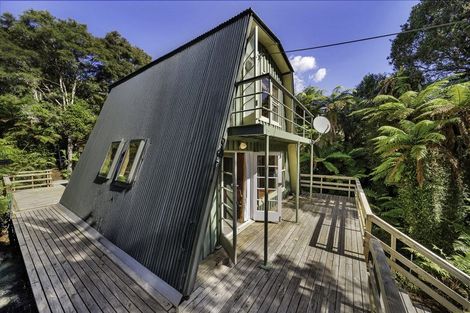 Photo of property in 37 Lake View Terrace, Moana, 7875