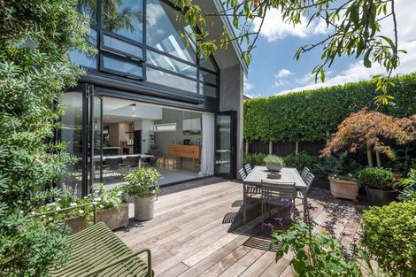 Photo of property in 81 Queen Street, Northcote Point, Auckland, 0627