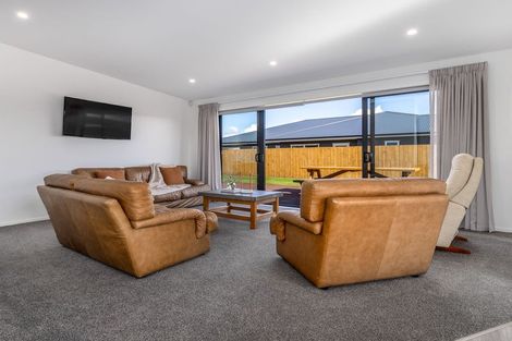 Photo of property in 12 Ash Close, Levin, 5510