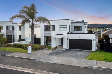 Photo of property in 16 Oak View Terrace, Schnapper Rock, Auckland, 0632