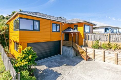 Photo of property in 15b Dargle Way, Island Bay, Wellington, 6023
