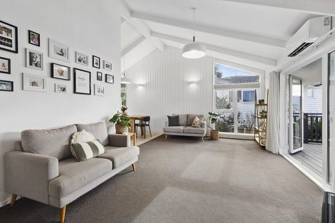 Photo of property in 70 Fyvie Avenue, Tawa, Wellington, 5028