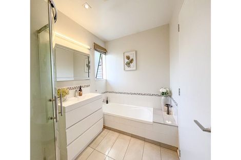 Photo of property in 3/118a Sawyers Arms Road, Northcote, Christchurch, 8052