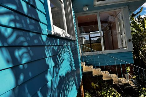 Photo of property in 75 Avonleigh Road, Green Bay, Auckland, 0604