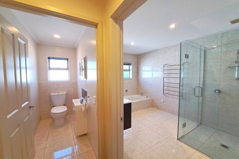 Photo of property in 15 Murray Becroft Avenue, Henderson Valley, Auckland, 0612