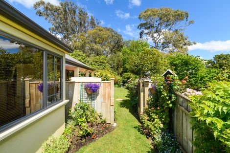 Photo of property in 11 La Lena Grove, Fitzherbert, Palmerston North, 4410