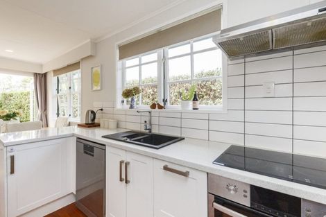 Photo of property in 10 Rhodes Drive, Kelvin Grove, Palmerston North, 4414