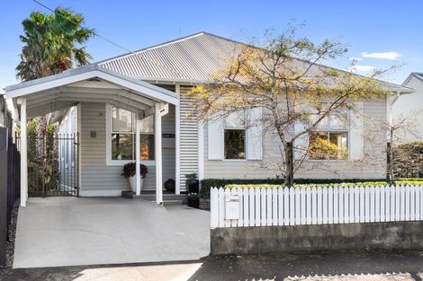 Photo of property in 249 Courtenay Street, Strandon, New Plymouth, 4312