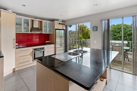 Photo of property in 3 Scott Road, Stanmore Bay, Whangaparaoa, 0932