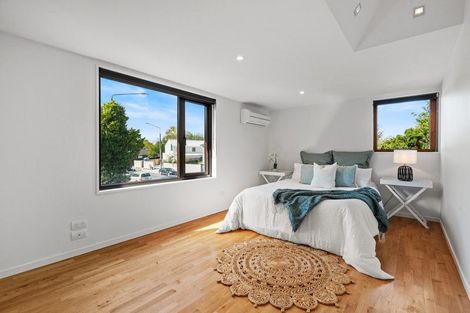 Photo of property in 2/143 Straven Road, Fendalton, Christchurch, 8014