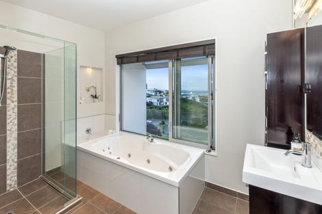 Photo of property in 5 Peregrine Close, Mount Pleasant, Christchurch, 8081