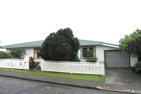 Photo of property in 5 Archbold Street, Newlands, Wellington, 6037