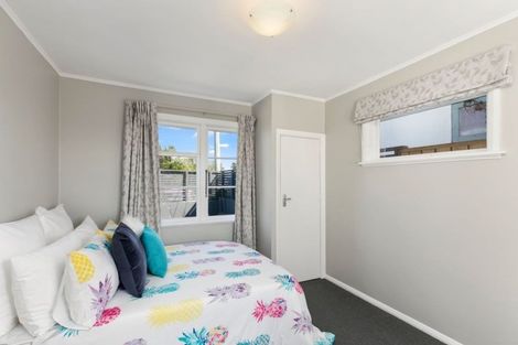 Photo of property in 14 Ruskin Road, Newlands, Wellington, 6037