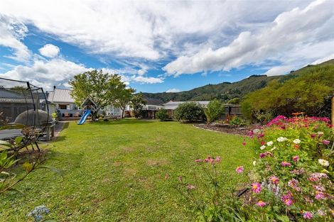 Photo of property in 19 Newcombe Street, Naenae, Lower Hutt, 5011