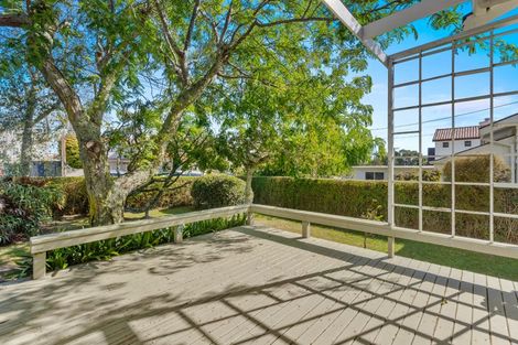 Photo of property in 3 Frieston Road, Milford, Auckland, 0620