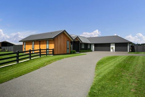 Photo of property in 83 Sunline Drive, Leamington, Cambridge, 3432