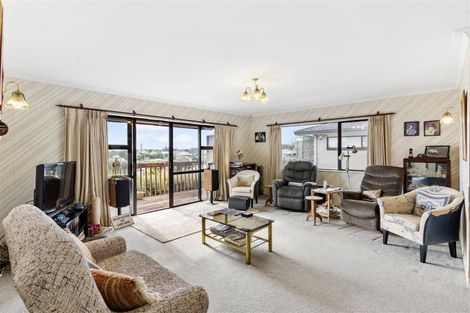 Photo of property in 1/3a Charles Dickens Drive, Mellons Bay, Auckland, 2014